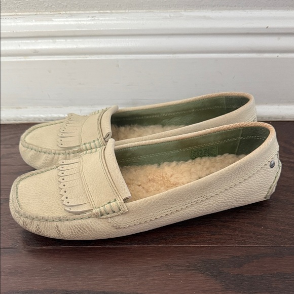 Ugg Women's Cream Loafers Size 9 - Picture 3 of 12